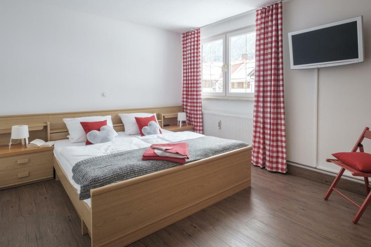 Ferienwohnungen Dorfhaus Oberstdorf Esterno foto